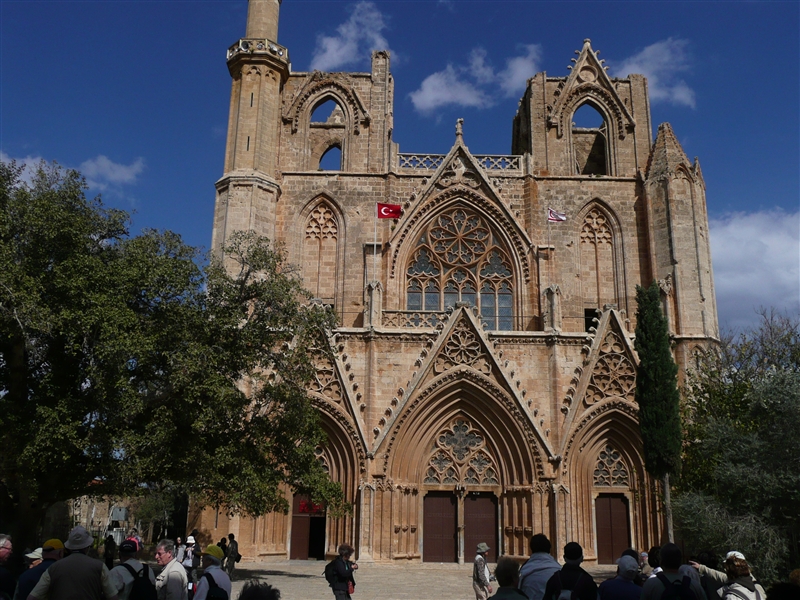 Famagusta_Moschee_(ehem. St.NikolausKathedrale).jpg